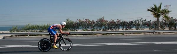 Ali Brownlee smashed course record at the Abu Dhabi International Triathlon.